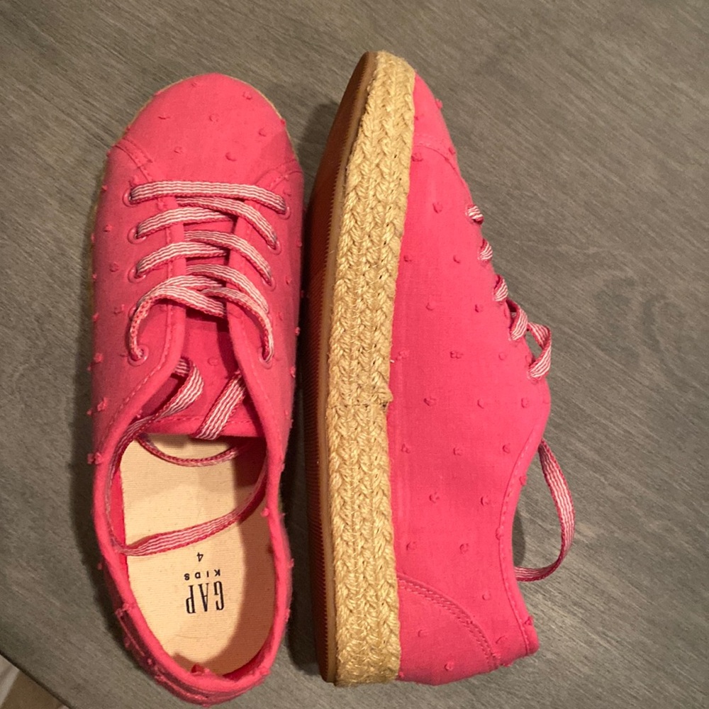 Gap hot pink espadrille for girls.